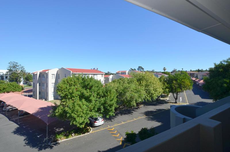 2 Bedroom Property for Sale in Oakglen Western Cape